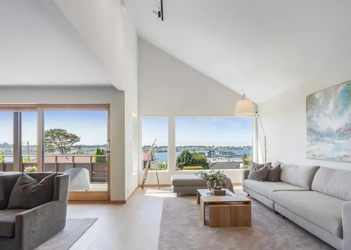 Exclusive Family In - Lovely Ocean View, 5 Bedroom, Free Parking *